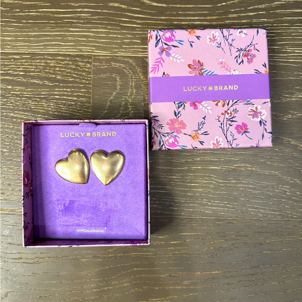 NIB Lucky Brand Heart Shaped Stud Earrings | gold